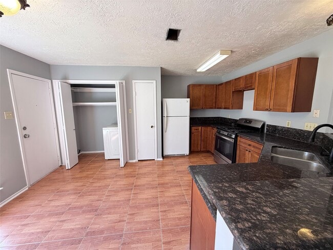 Building Photo - 2322 Autumn Springs Ln