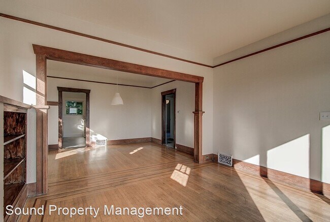 Building Photo - 2 br, 1 bath House - 3207 37th Ave SW