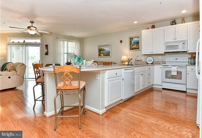 Building Photo - 17436 Slipper Shell Way