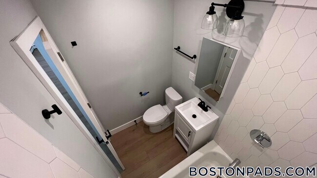 Foto del edificio - 741 E 6th St
