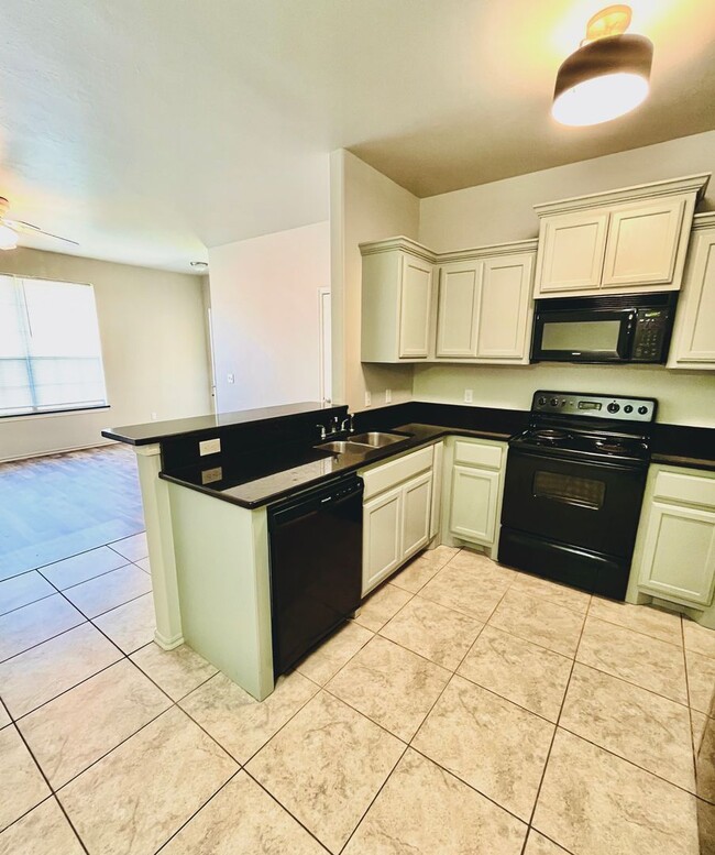 Building Photo - Charming 3BD 2BA Duplex in Yukon, The Gard...