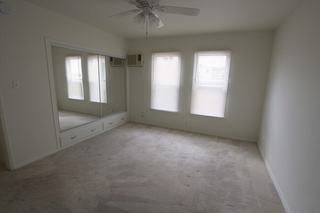 Foto del edificio - 11936 Chandler Blvd