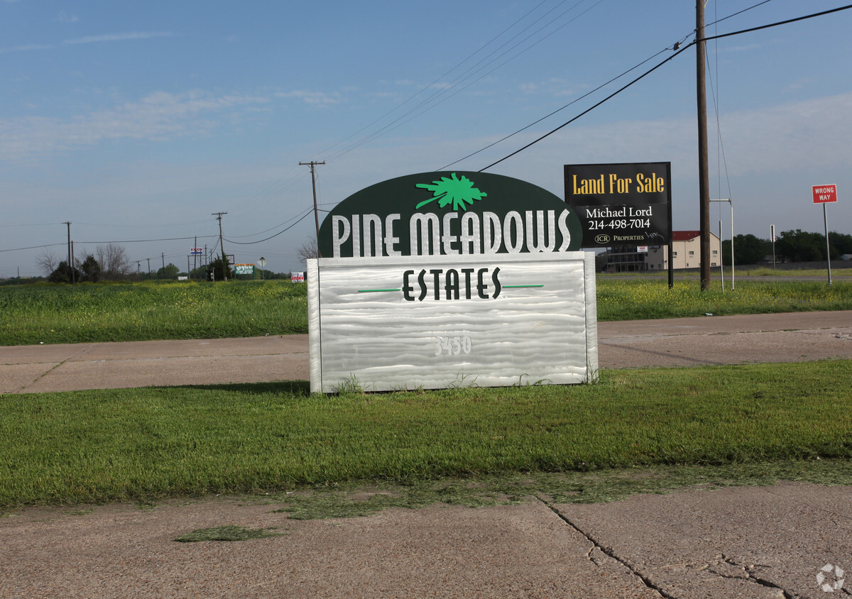 Foto del edificio - Pine Meadows Estates