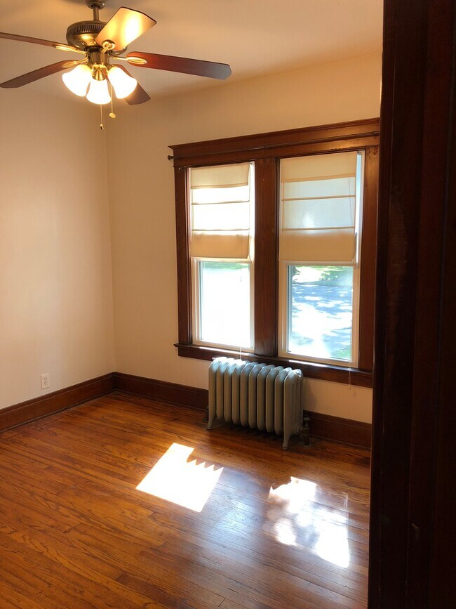 Foto del edificio - 1372 Amherst St