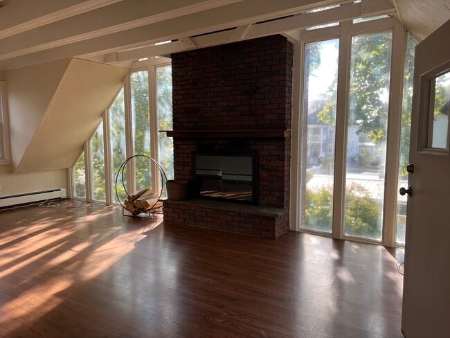 Foto del edificio - 21 Hawthorn Ave