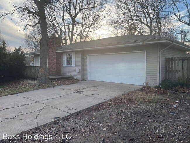 Building Photo - 3 br, 2 bath House - 2359 E Huntington