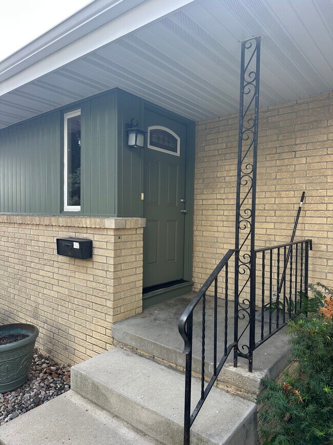 Entrada Exterior - 6038 Urbandale Ave