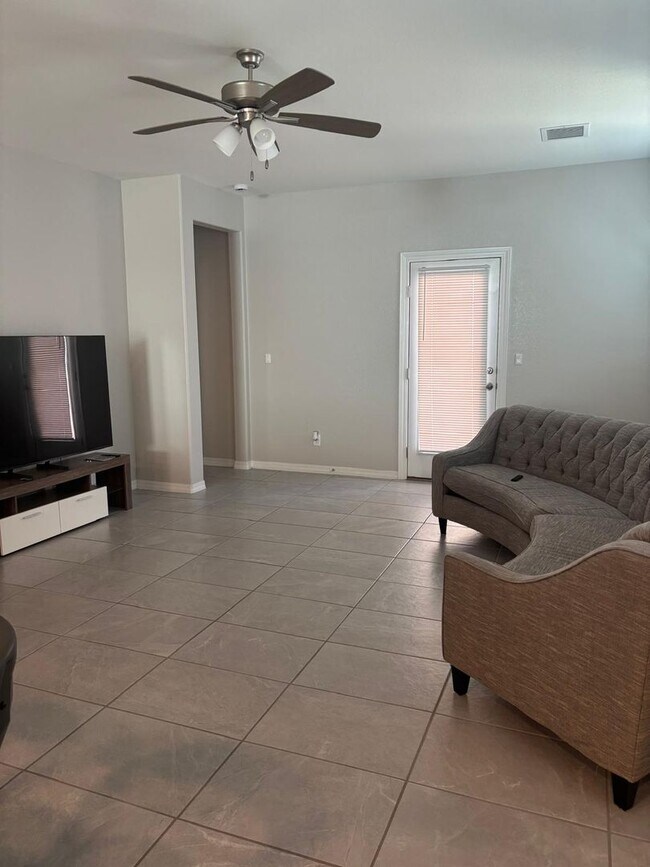 Foto del edificio - Beatiful Modern Single-Level Living!