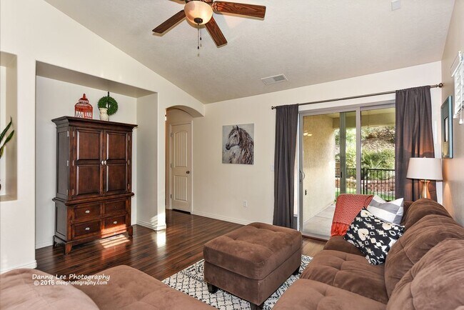 Foto del edificio - 2605 E Hilltop Ledge Dr