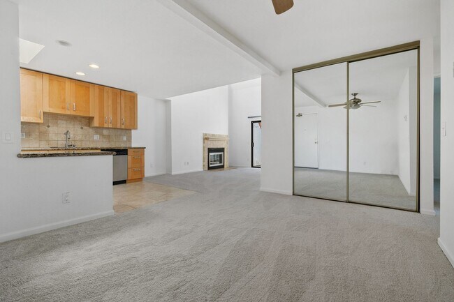Foto del edificio - 8308 Regents Rd