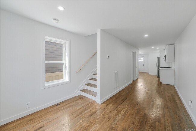 Building Photo - 48 Maxwell Ave