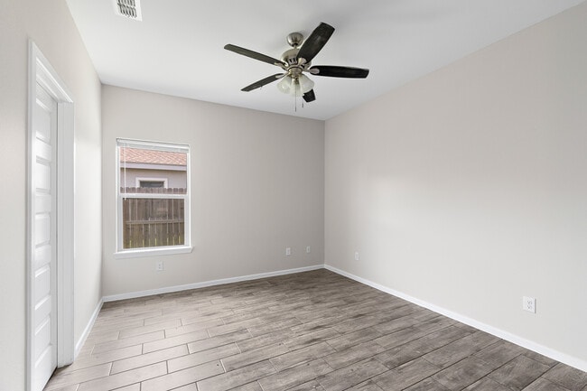 Foto del edificio - 912 N Kentucky St