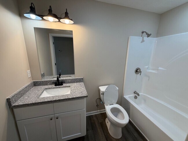 Foto del edificio - Nestled Tri-Plex in the Heart of Greenfield, TN