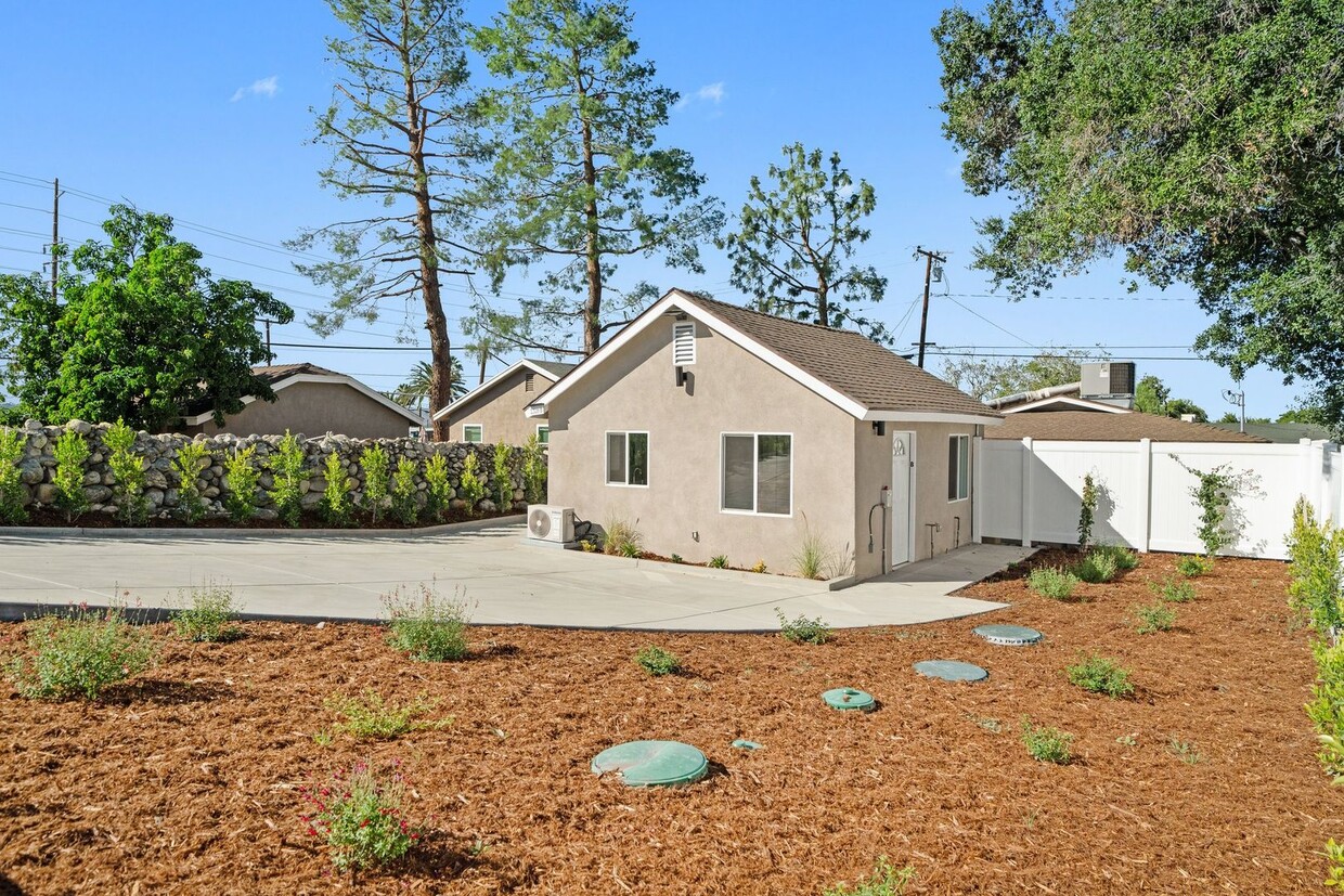 Primary Photo - 1318 Malachite Ave
