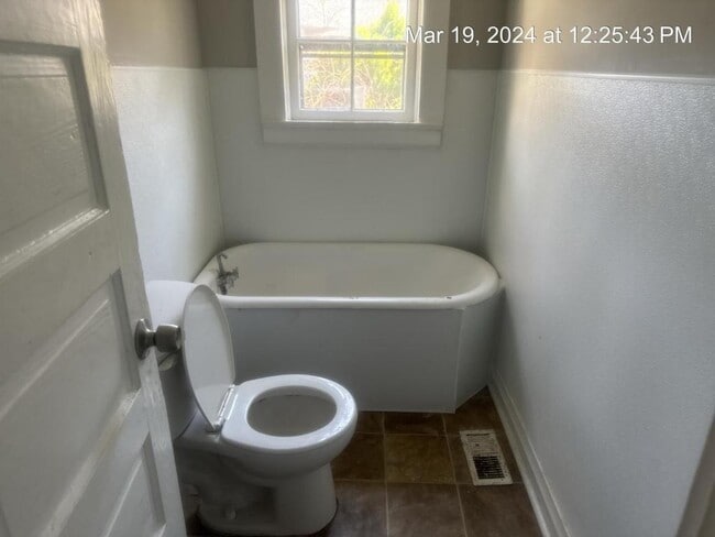 Photo - 910 Juniper St House