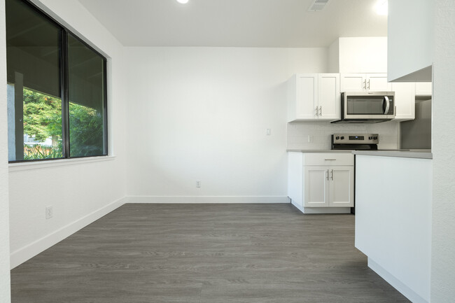 Dining - Amador Lakes Apartments