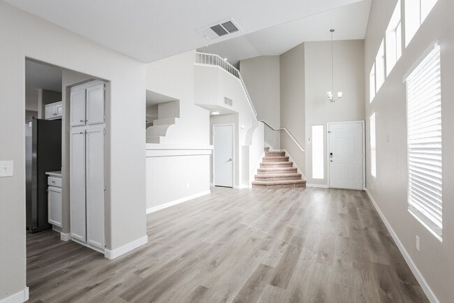 Building Photo - 1717 Sierra Valley Way