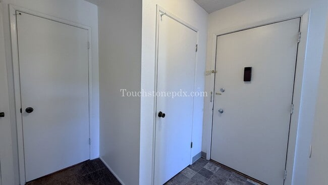 Building Photo - Charming 1-Bedroom Apartment in the Heart ...