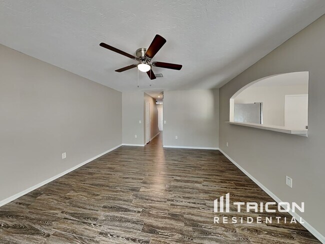 Building Photo - 3013 Whispering Trails Dr