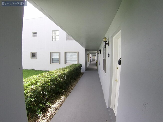 Building Photo - 99 Normandy Ln