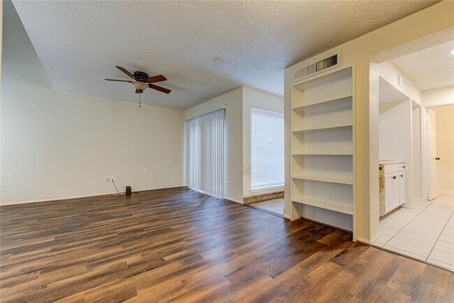 Foto del edificio - 3200 S Gessner Rd