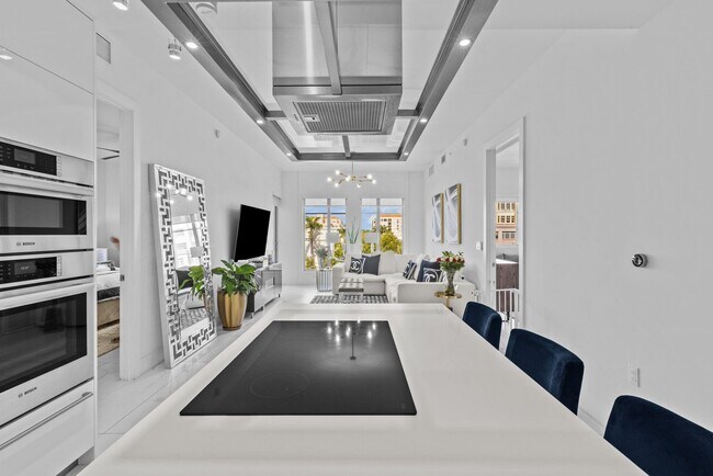 Building Photo - 155 E Boca Raton Rd