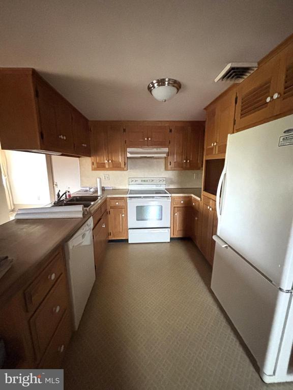 Foto del edificio - 574 Cinder Rd