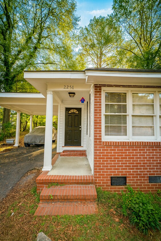 Foto principal - 2251 Melton Ave