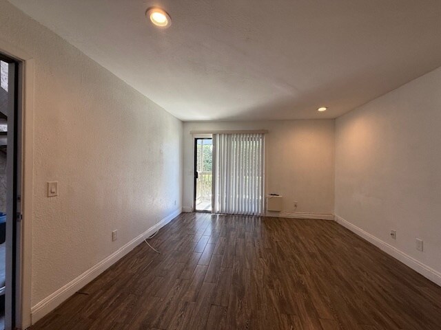 Building Photo - 1265 Kendall Dr