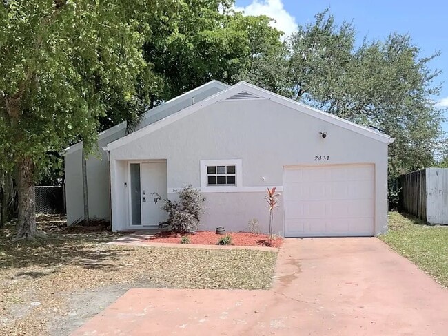 Building Photo - 2431 SW 87th Terrace