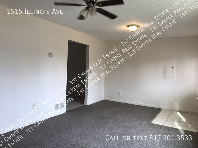 Building Photo - 3-BDR 3-BTH House w/ 2-Car Garage and Fenc...