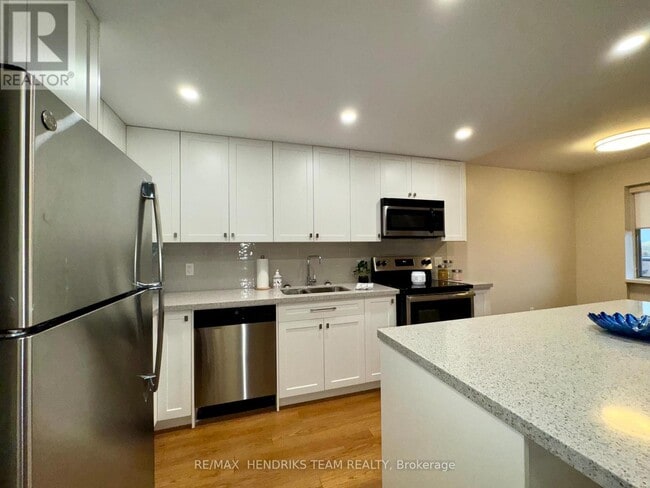 Building Photo - 608 Lake St