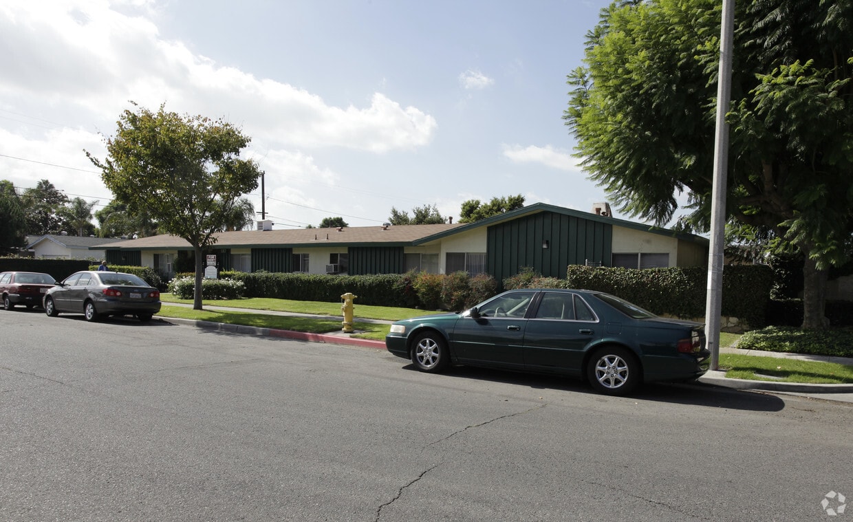 Building Photo - 137 S Topanga Dr