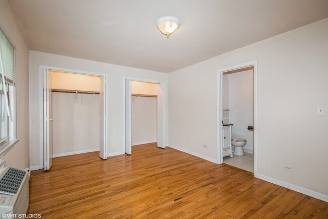 Building Photo - 1322 W Lunt Ave