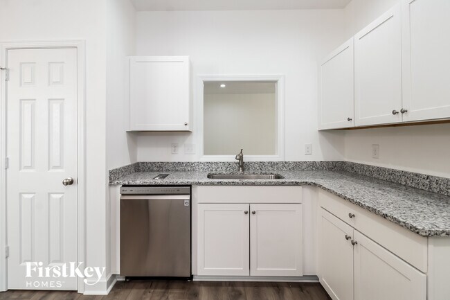 Building Photo - 1818 Yarborough Dr