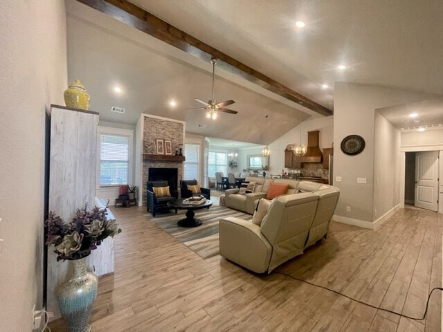 Foto del edificio - 1341 Little Osage Ln