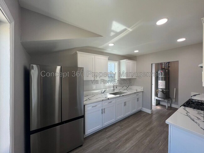 Building Photo - 13717 Yukon Ave
