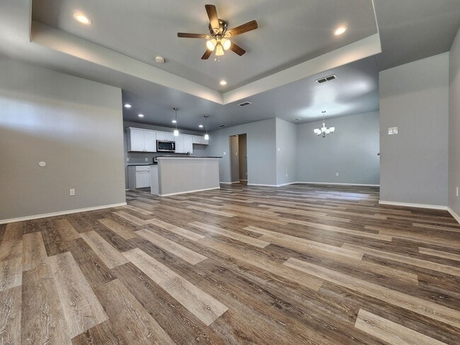 Building Photo - Adorable, Remodeled 3/2 in Frenship District!