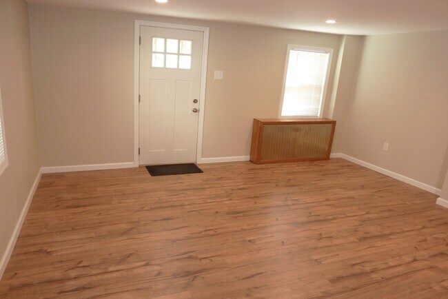 Living Room Entry - 121 7th St
