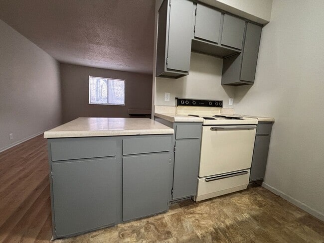 Foto del edificio - Renovated 1 Bedroom, 1 Bath Apartment at t...