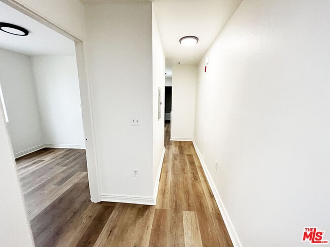 Building Photo - 2637 S Manhattan Pl