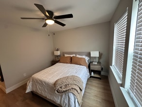 Building Photo - 716 Evening Shade Ln