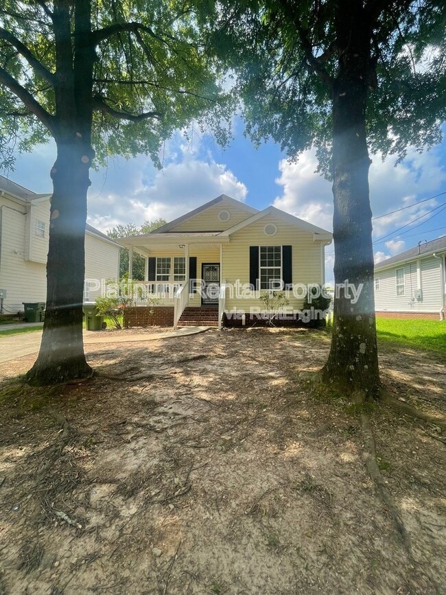 Photo - 22 Weyman Ave SW House