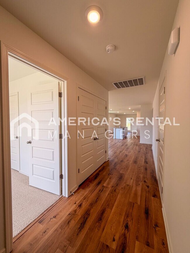 Building Photo - DEPOSIT PENDING! Coming Soon!! Available t...