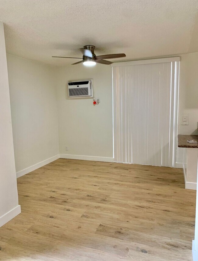 Foto del edificio - Spacious 3 bedroom unit located in Canoga Park! MOVE IN READY