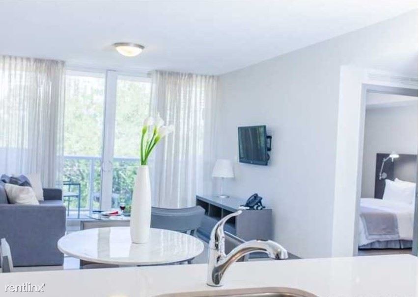 Building Photo - 1 br, 1 bath Apartment - 1700 SW 2nd Ave
