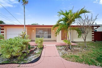 Building Photo - 6637 Ficus Dr