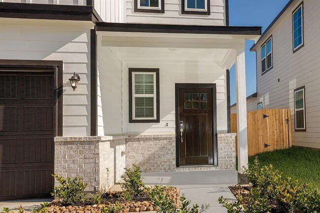 Building Photo - 10714 Violet Bloom Dr