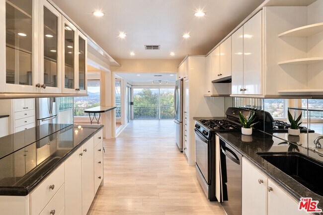 Foto del edificio - 3641 Sunswept Dr