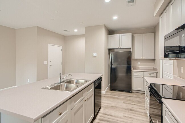 Building Photo - Modern Apartment for Rent at Arizona Flats!